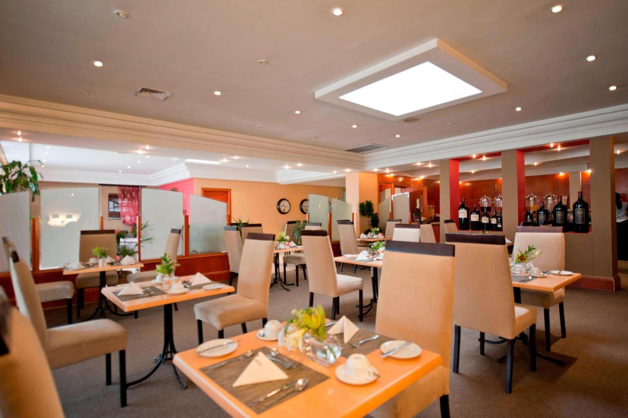 Protea Hotel By Marriott Windhoek Furstenhof Esterno foto